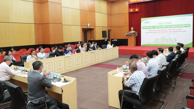 Sự thật hàng Việt phải 'vay thương hiệu' để xuất khẩu - Ảnh 1