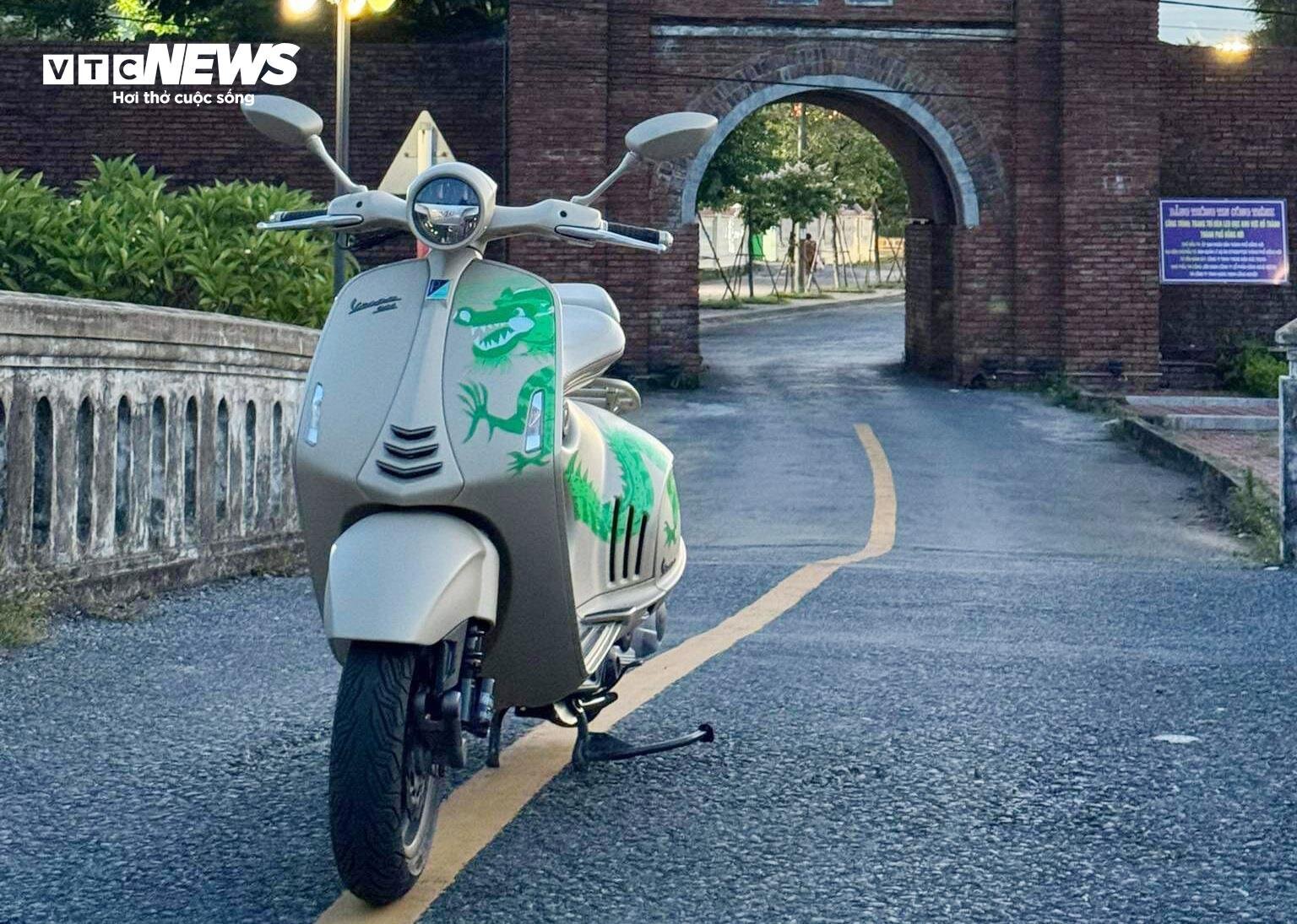 Chi hơn nửa tỷ đồng mua Vespa 946 Rồng bản giới hạn rồi mang đi ‘phượt’ - Ảnh 6