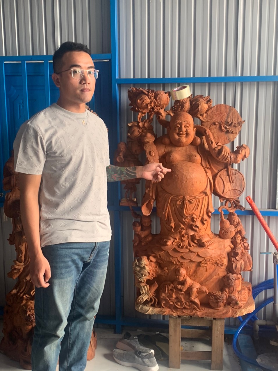 Nhiều người sập bẫy “ông trùm” chuyên bán gỗ quý trên mạng xã hội - Ảnh 1