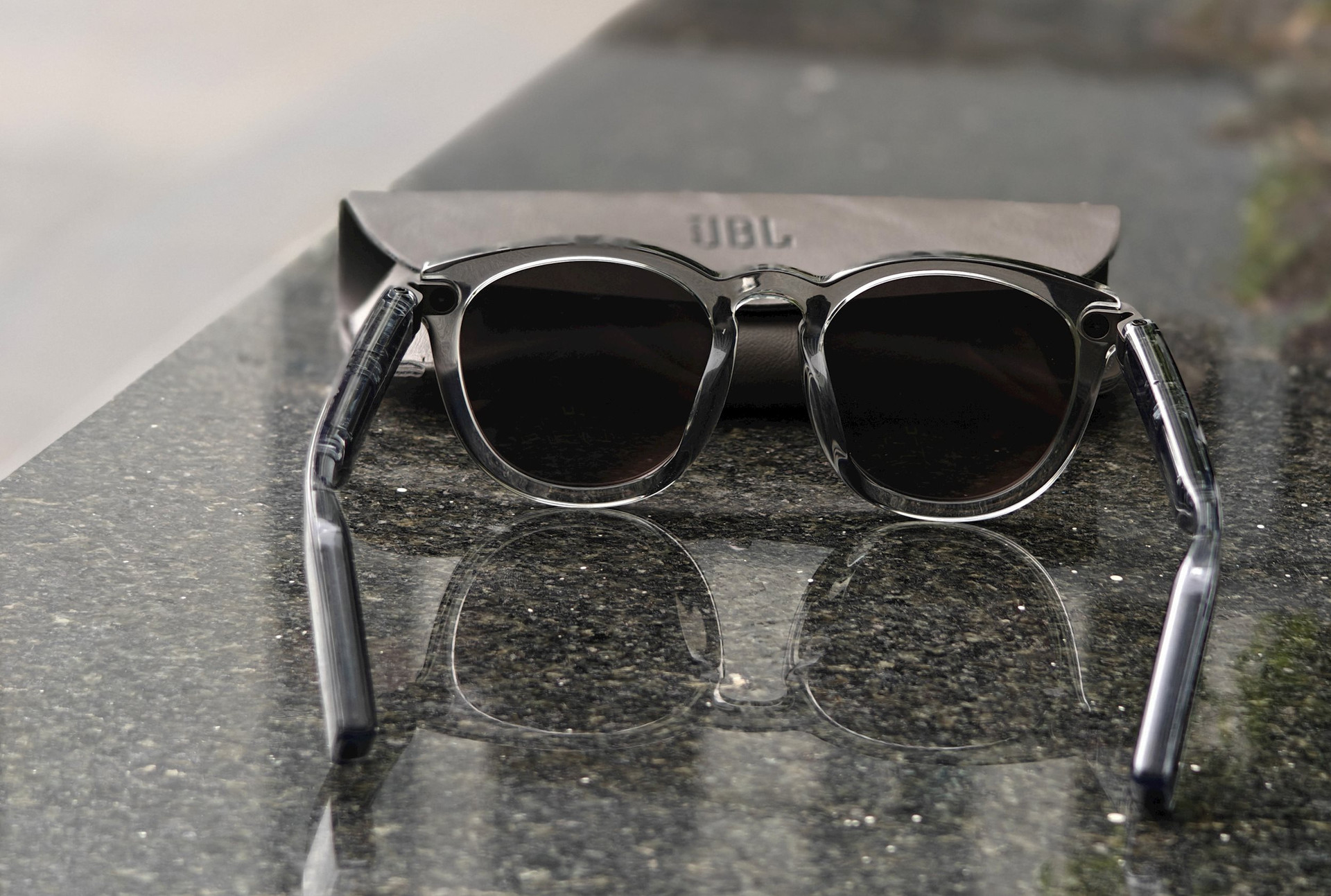 Mẫu kính nghe nhạc mới lạ từ JBL: Đẹp, dễ sử dụng, giá 4 triệu đồng - Ảnh 2