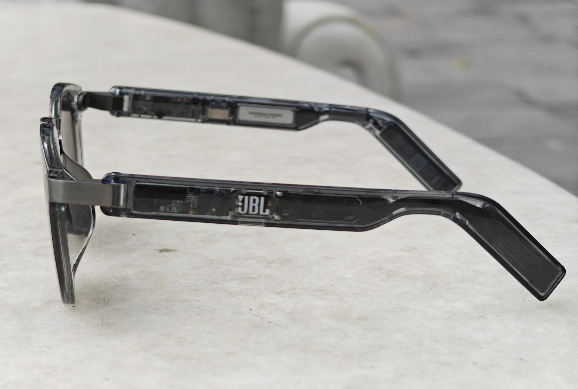Mẫu kính nghe nhạc mới lạ từ JBL: Đẹp, dễ sử dụng, giá 4 triệu đồng - Ảnh 3