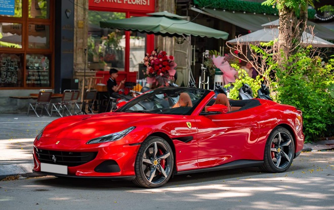Ferrari Portofino M tìm được chủ nhân sau cả năm lên sàn xe cũ, người bán chia sẻ: Khách hàng hỏi mua và chuyển cọc chỉ trong 2 tiếng, giao xe ngay chiều hôm sau - Ảnh 2