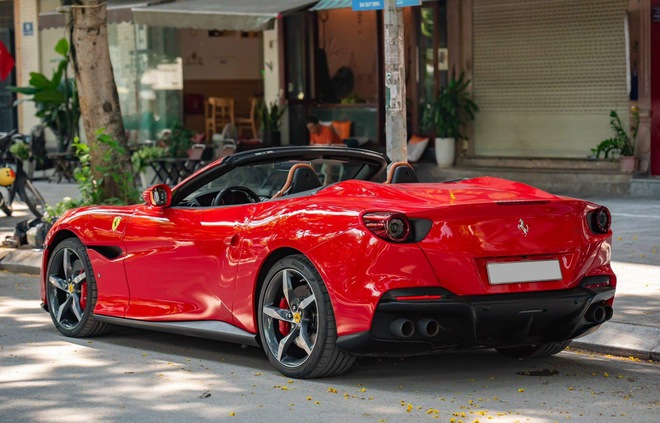 Ferrari Portofino M tìm được chủ nhân sau cả năm lên sàn xe cũ, người bán chia sẻ: Khách hàng hỏi mua và chuyển cọc chỉ trong 2 tiếng, giao xe ngay chiều hôm sau - Ảnh 3