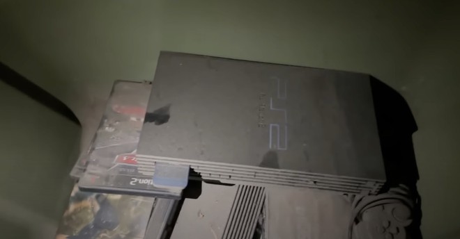 Khó tin siêu xe Ferrari cũng có ngày như thế này: 'Mỗi nửa một nơi' đầy khó hiểu, không biết làm gì ngoài để chơi game - Ảnh 4