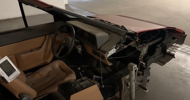 Khó tin siêu xe Ferrari cũng có ngày như thế này: 'Mỗi nửa một nơi' đầy khó hiểu, không biết làm gì ngoài để chơi game - Ảnh 3