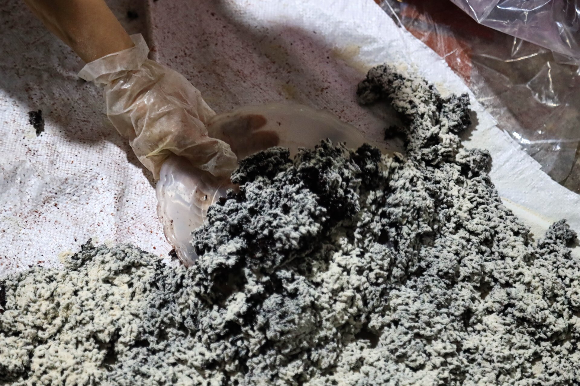 'Thủ phủ' rượu nếp ở Hà Nội sáng đèn suốt đêm trước ngày Tết Đoan Ngọ - Ảnh 10