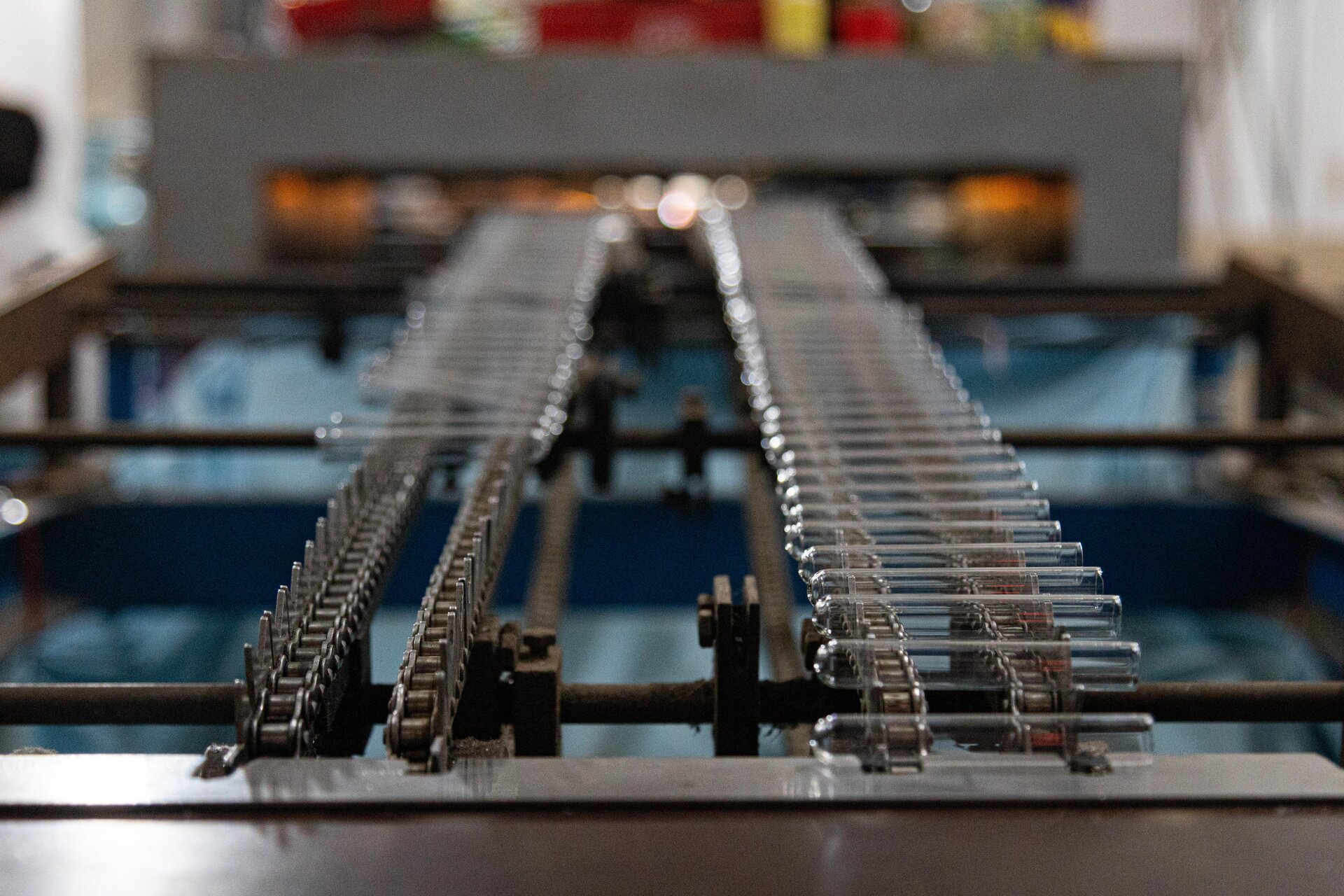 Nghề mưu sinh độc đáo ở Hà Nội: 'Ôm' lò lửa giữa nắng nóng để 'thổi' ra tiền - Ảnh 17