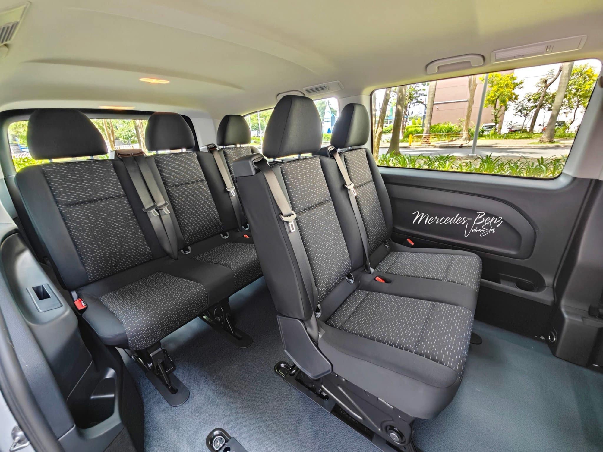 Xe van lại 'hot' tại Việt Nam: Ford Transit 2024 nhá ảnh chính thức, Mercedes V-Class giảm giá kỷ lục còn hơn 1,2 tỷ đồng - Ảnh 11