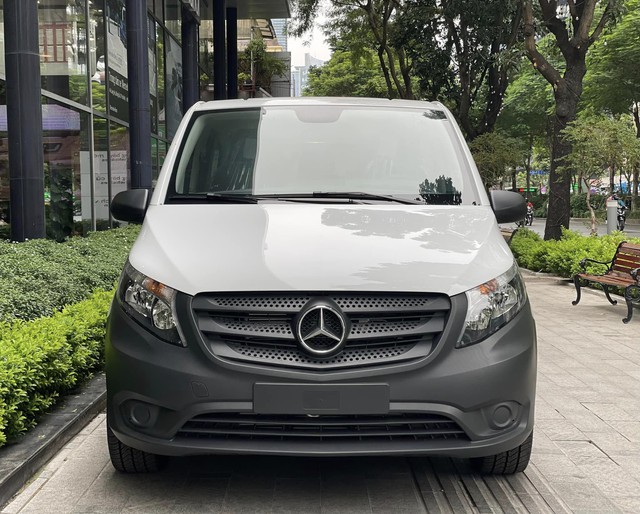 Xe van lại 'hot' tại Việt Nam: Ford Transit 2024 nhá ảnh chính thức, Mercedes V-Class giảm giá kỷ lục còn hơn 1,2 tỷ đồng - Ảnh 7