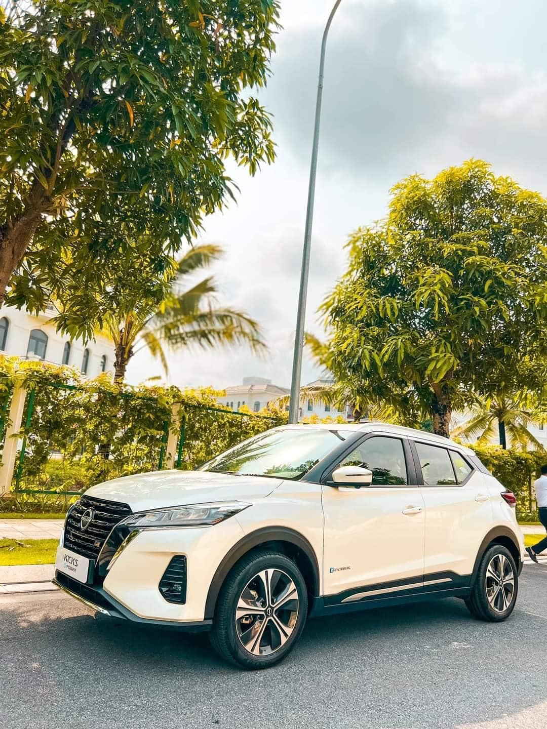 Xe hybrid đua giảm giá ở Việt Nam: Nhiều mẫu ngang xe xăng cùng phân khúc, có mẫu giảm tới 220 triệu đồng - Ảnh 11