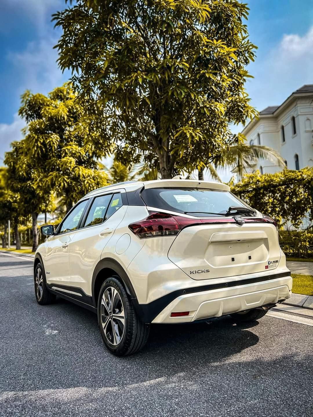 Xe hybrid đua giảm giá ở Việt Nam: Nhiều mẫu ngang xe xăng cùng phân khúc, có mẫu giảm tới 220 triệu đồng - Ảnh 12