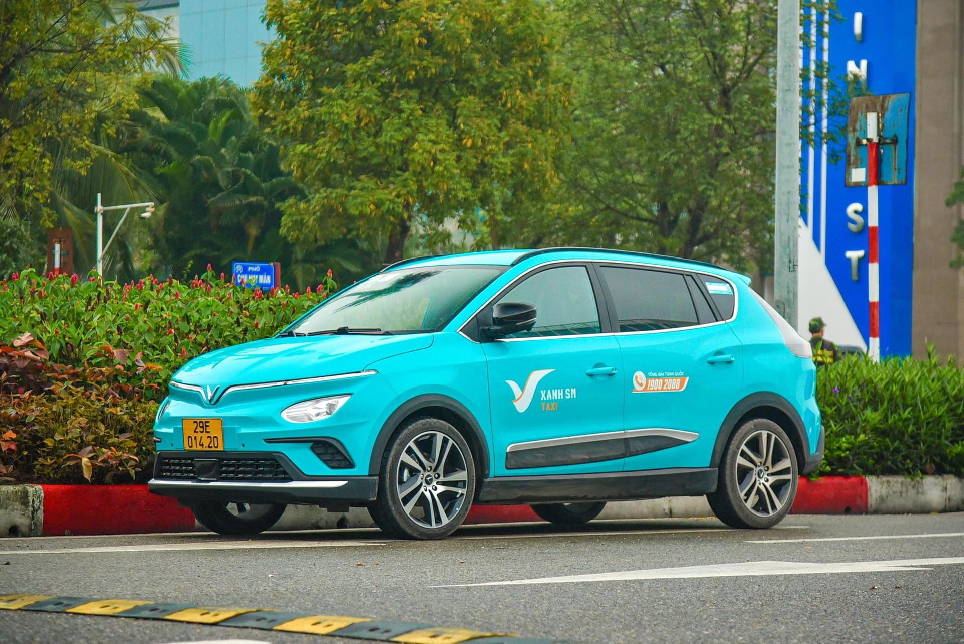 Taxi điện của ông Phạm Nhật Vượng chơi lớn: Tặng tối đa 5 triệu đồng cho khách hàng phản ánh chất lượng dịch vụ - Ảnh 2