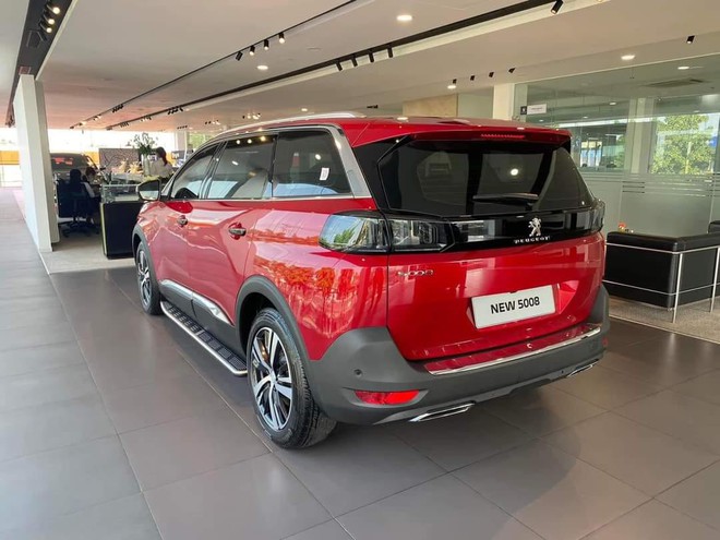 Peugeot 5008 giảm giá tới hơn trăm triệu ở đại lý, xe tiền tỉ nay rẻ hơn hàng loạt đối thủ Fortuner, Santa Fe, CX-8 - Ảnh 3
