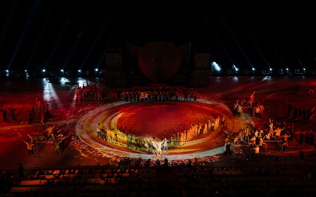 Bản sắc văn hoá cùng công nghệ hiện đại tại Lễ Hội Sông Nước 2024 - Ảnh 1