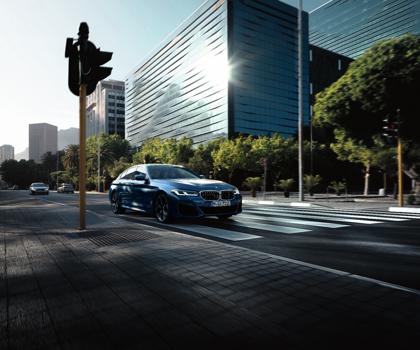 Ưu đãi tương đương 50% phí trước bạ khi mua xe BMW - Ảnh 1