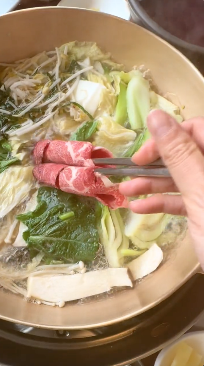 Một món ăn gắn "mác" Việt Nam bán đầy ở Hàn Quốc trong khi người Việt lại chưa bao giờ nghe tên - Ảnh 5