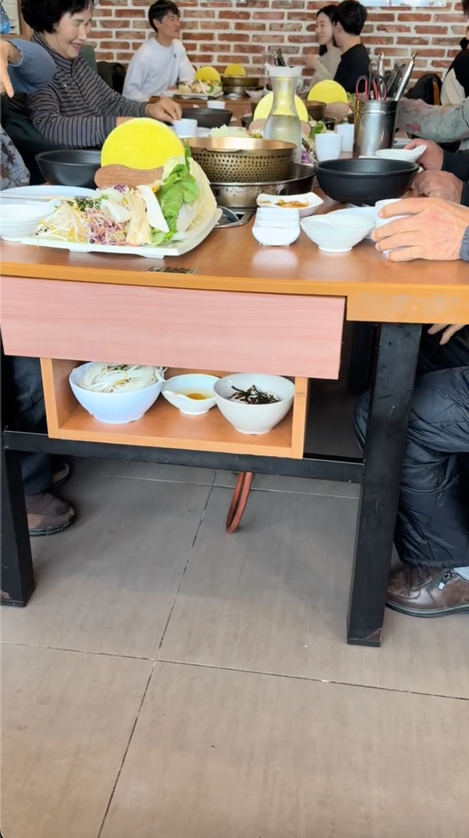 Một món ăn gắn "mác" Việt Nam bán đầy ở Hàn Quốc trong khi người Việt lại chưa bao giờ nghe tên - Ảnh 2