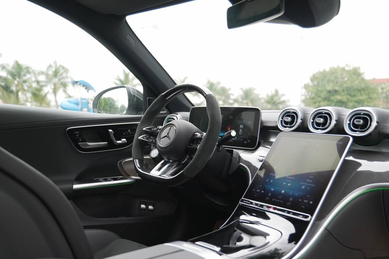 Mercedes-AMG C 63 S E Performance giá 4,9 tỷ đồng đầu tiên về Việt Nam: Mạnh ngang siêu xe, nhiều 'đồ chơi' khủng cho tín đồ tốc độ - Ảnh 8