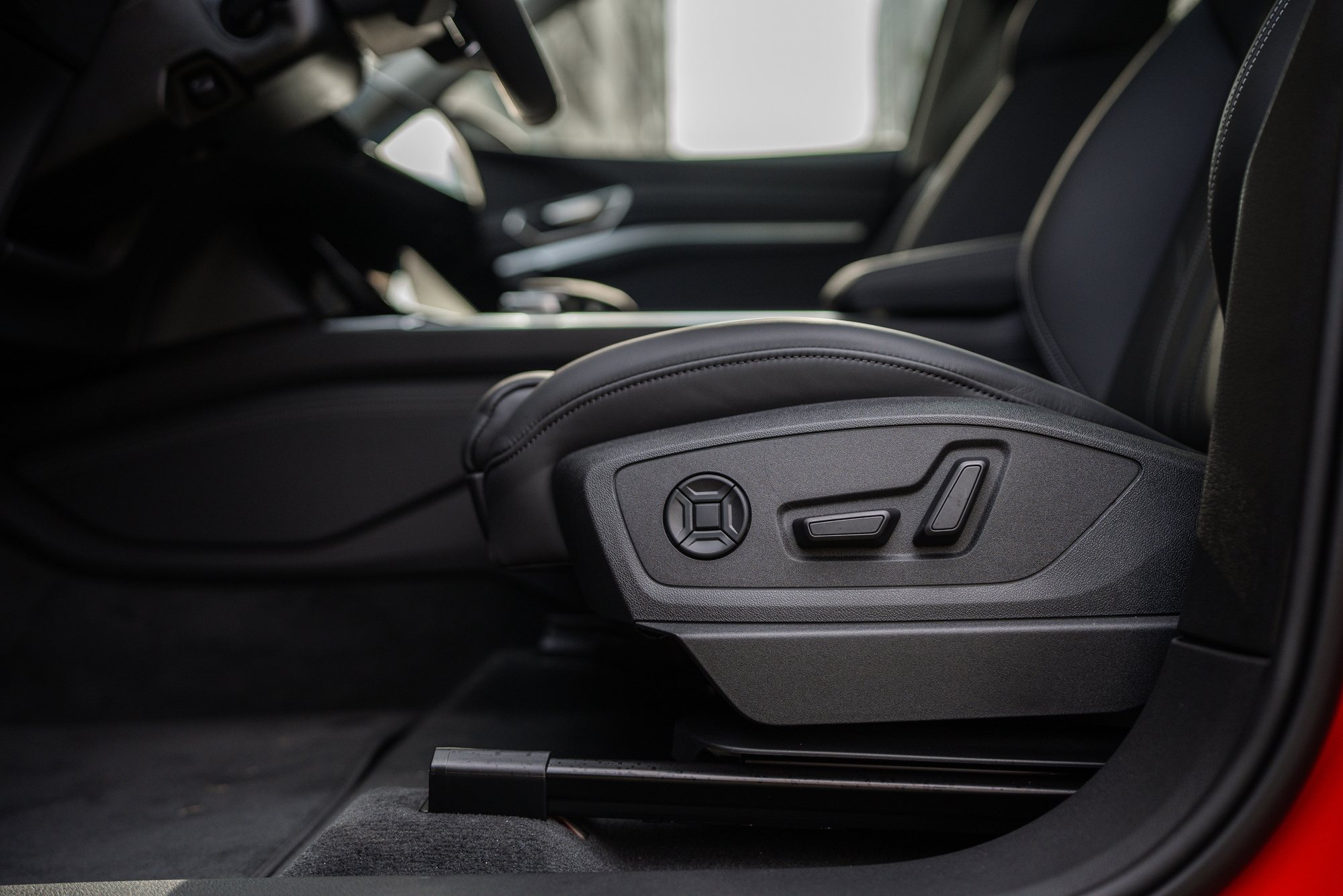 Audi Q8 e-tron ra mắt Việt Nam: Giá từ 3,8 tỷ đồng, bảo hành pin 8 năm, tặng sạc miễn phí - Ảnh 14