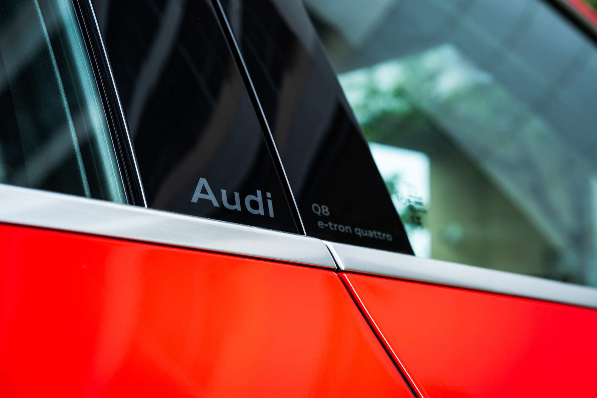 Audi Q8 e-tron ra mắt Việt Nam: Giá từ 3,8 tỷ đồng, bảo hành pin 8 năm, tặng sạc miễn phí - Ảnh 8