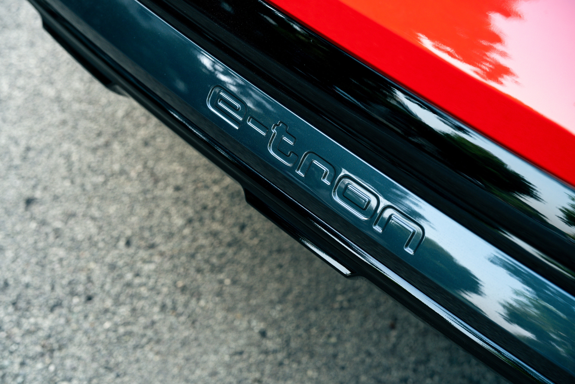 Audi Q8 e-tron ra mắt Việt Nam: Giá từ 3,8 tỷ đồng, bảo hành pin 8 năm, tặng sạc miễn phí - Ảnh 9