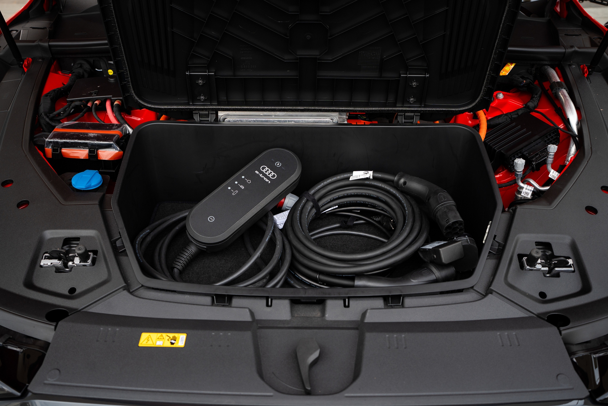 Audi Q8 e-tron ra mắt Việt Nam: Giá từ 3,8 tỷ đồng, bảo hành pin 8 năm, tặng sạc miễn phí - Ảnh 19