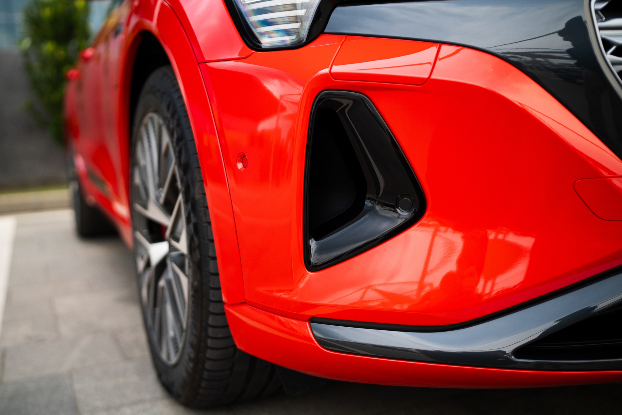 Audi Q8 e-tron ra mắt Việt Nam: Giá từ 3,8 tỷ đồng, bảo hành pin 8 năm, tặng sạc miễn phí - Ảnh 7