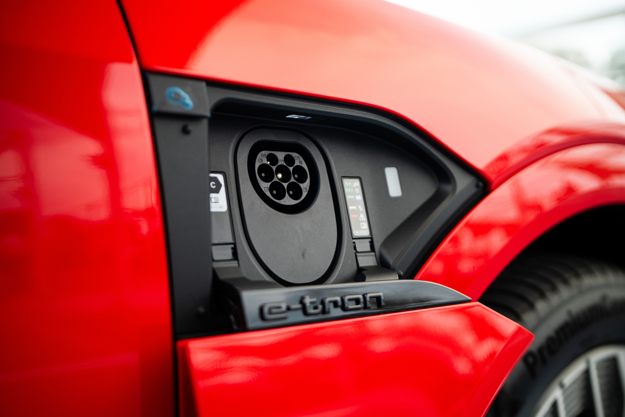 Audi Q8 e-tron ra mắt Việt Nam: Giá từ 3,8 tỷ đồng, bảo hành pin 8 năm, tặng sạc miễn phí - Ảnh 20