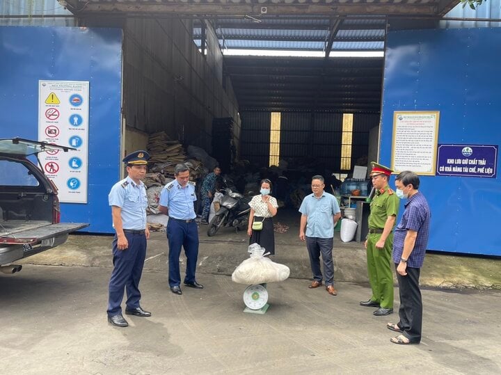 Phát hiện 30kg bánh phở chứa phoóc môn chuẩn bị tuồn ra thị trường - Ảnh 1