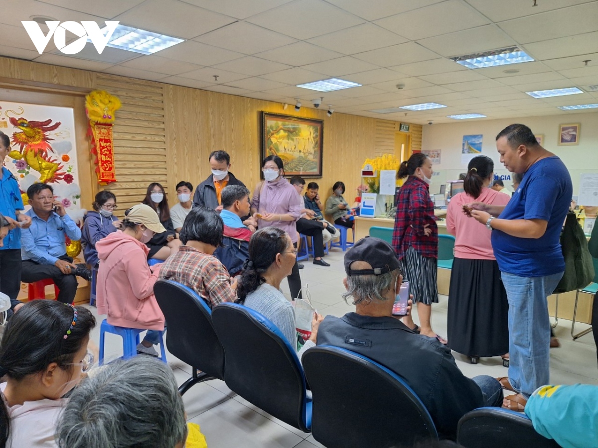 Vàng 2 giá: "Cò" xếp hàng mua vàng SJC kiếm lời - Ảnh 3