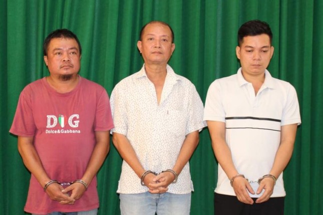 Bắt thêm 3 bị can trong đường dây sản xuất thuốc tân dược giả quy mô lớn ở TPHCM - Ảnh 1