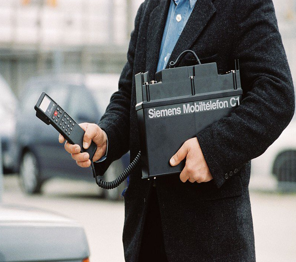 iPhone, Samsung, Nokia thì quá quen rồi: Có ai từng nghe đến điện thoại Siemens bao giờ chưa? - Ảnh 1