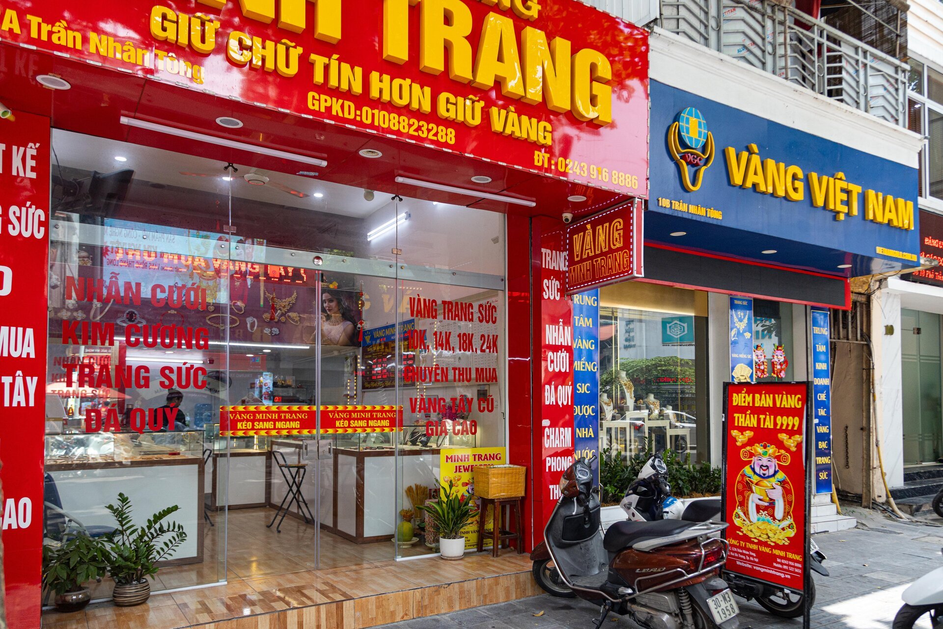 Giá vàng lao dốc: Ngân hàng chỉ bán, cửa hàng chỉ mua, nhiều khách về tay trắng - Ảnh 14