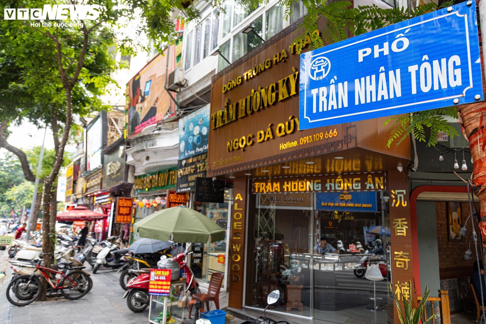 Giá vàng lao dốc: Ngân hàng chỉ bán, cửa hàng chỉ mua, nhiều khách về tay trắng - Ảnh 12