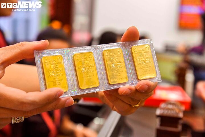 Chuyên gia: Không nên mua vàng ồ ạt lúc này - Ảnh 1