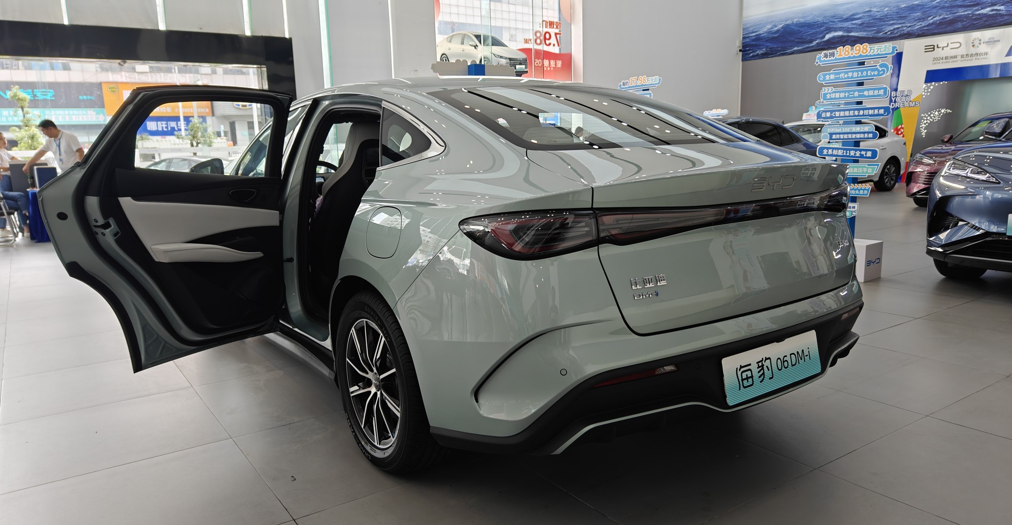 Mẫu xe đầy bình đi 2.100km, ngang tầm Camry nhưng giá chỉ 350 triệu đồng - Ảnh 6