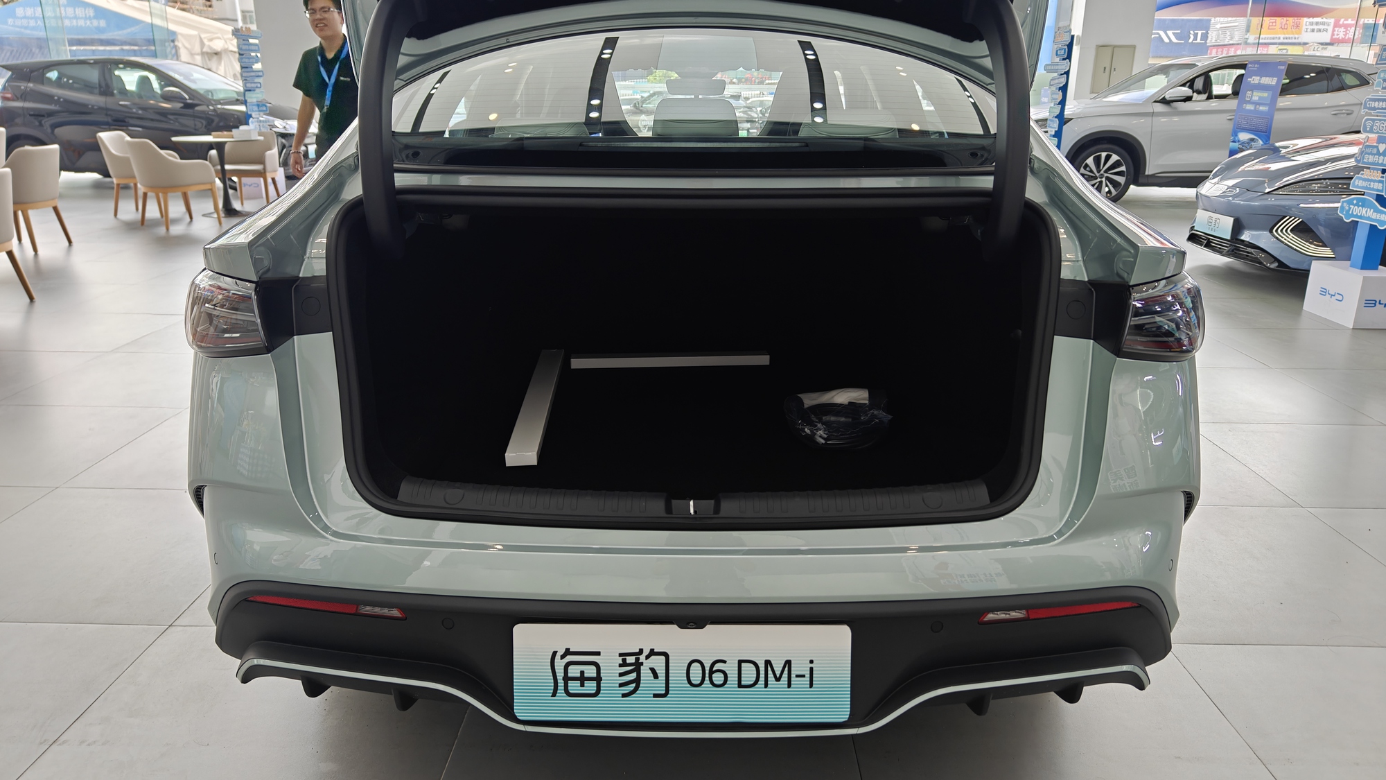 Mẫu xe đầy bình đi 2.100km, ngang tầm Camry nhưng giá chỉ 350 triệu đồng - Ảnh 4