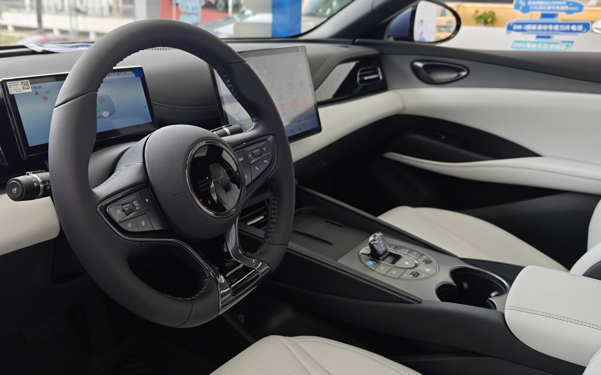 Mẫu xe đầy bình đi 2.100km, ngang tầm Camry nhưng giá chỉ 350 triệu đồng - Ảnh 5