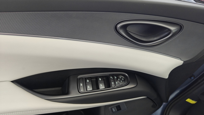 Mẫu xe đầy bình đi 2.100km, ngang tầm Camry nhưng giá chỉ 350 triệu đồng - Ảnh 11