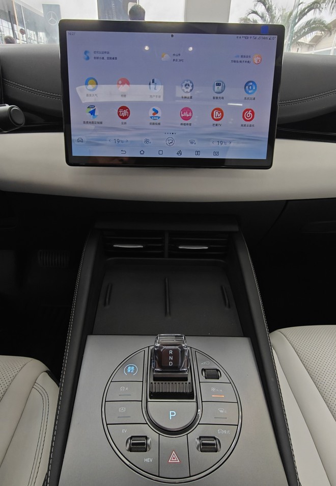 Mẫu xe đầy bình đi 2.100km, ngang tầm Camry nhưng giá chỉ 350 triệu đồng - Ảnh 12