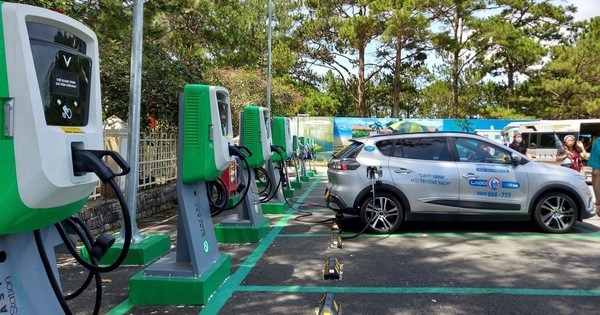 Kiến nghị xây trạm sạc xe điện trên cao tốc - Ảnh 1