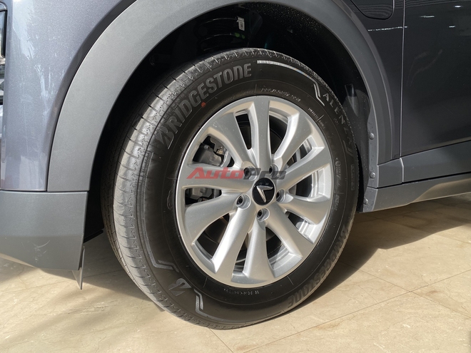 Xem thực tế VinFast VF 6S giá từ 675 triệu tại đại lý: Mâm 17 inch, vẫn có màn hình lớn, máy 174 mã lực - Ảnh 4