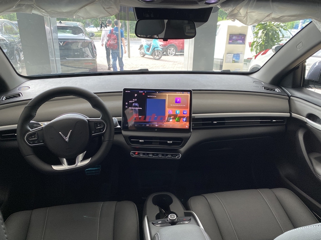 Xem thực tế VinFast VF 6S giá từ 675 triệu tại đại lý: Mâm 17 inch, vẫn có màn hình lớn, máy 174 mã lực - Ảnh 8