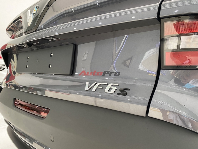 Xem thực tế VinFast VF 6S giá từ 675 triệu tại đại lý: Mâm 17 inch, vẫn có màn hình lớn, máy 174 mã lực - Ảnh 6