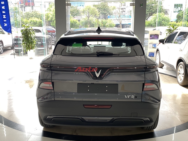 Xem thực tế VinFast VF 6S giá từ 675 triệu tại đại lý: Mâm 17 inch, vẫn có màn hình lớn, máy 174 mã lực - Ảnh 3