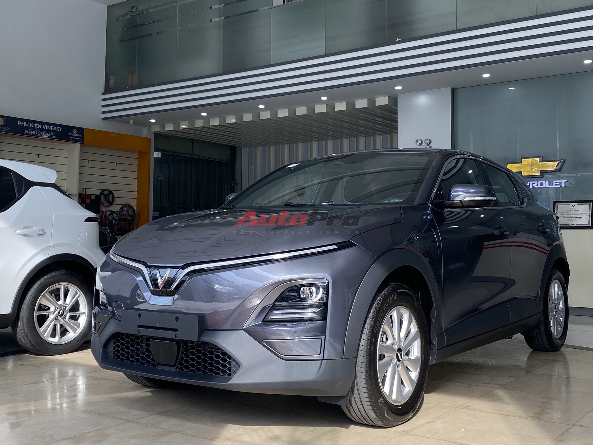 Xem thực tế VinFast VF 6S giá từ 675 triệu tại đại lý: Mâm 17 inch, vẫn có màn hình lớn, máy 174 mã lực - Ảnh 1