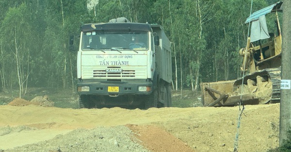 Bình Định: Ngang nhiên lợi dụng thi công dự án để vận chuyển trái phép đất quốc phòng ra bên ngoài