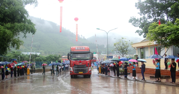 Mở cặp cửa khẩu song phương Hoành Mô (Việt Nam) - Động Trung (Trung Quốc)