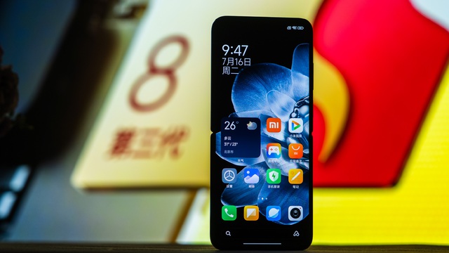 Cận cảnh Xiaomi MIX Flip: Thiết kế cực đẹp, màn hình phụ xịn nhất thế giới, pin cũng lớn nhất, giá rẻ hơn Galaxy Z Flip6 - Ảnh 16