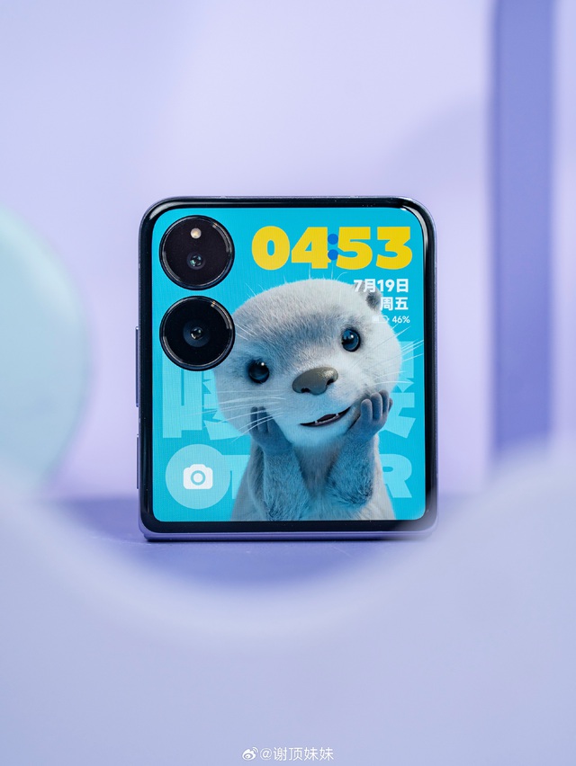 Cận cảnh Xiaomi MIX Flip: Thiết kế cực đẹp, màn hình phụ xịn nhất thế giới, pin cũng lớn nhất, giá rẻ hơn Galaxy Z Flip6 - Ảnh 3